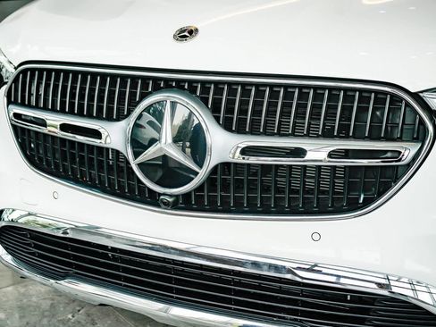 Certified 2025 Mercedes-Benz GLC 350e GLC 350e image 8