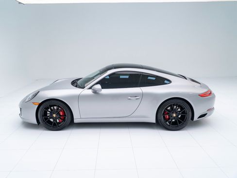 Used 2018 Porsche 911 Carrera S RWD image 2