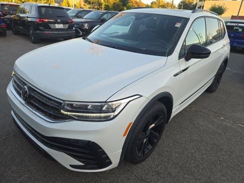 Used 2023 Volkswagen Tiguan SE R-Line FWD image 3