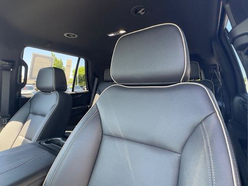 Used 2025 GMC Yukon Elevation AWD/4WD image 16