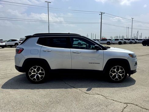 Used 2025 Jeep Compass Limited AWD/4WD image 5