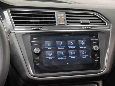 Used 2024 Volkswagen Tiguan SE FWD image 17