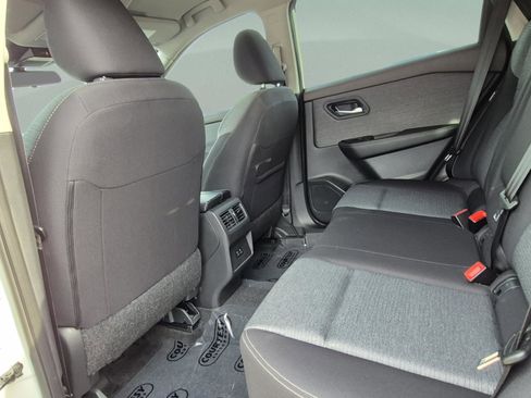 Certified 2023 Nissan Rogue SV FWD image 17