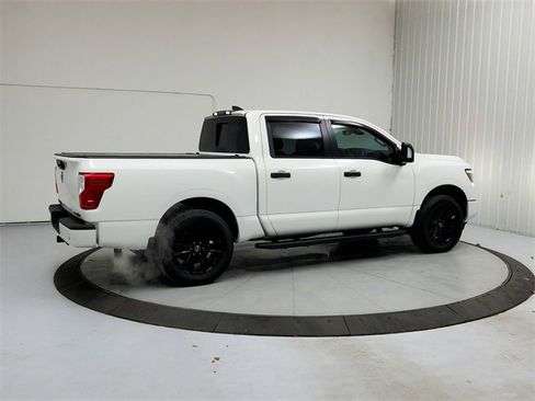 Used 2023 Nissan Titan SV w/ SV Convenience Package image 7