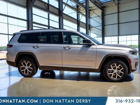 Used 2023 Jeep Grand Cherokee L Limited w/ Trailer Tow Group (B) AWD/4WD image 30