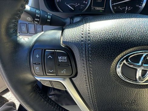 Used 2018 Toyota Highlander XLE image 24