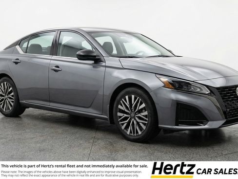 Used 2025 Nissan Altima 2.5 SV image 1
