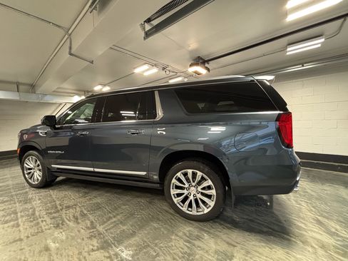 Used 2021 GMC Yukon XL Denali w/ Denali Premium Package image 9