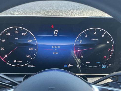 Used 2025 Mercedes-Benz GLC 300 4MATIC image 32