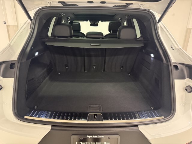Certified 2026 Porsche Cayenne AWD/4WD image 9