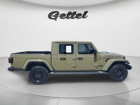 Used 2025 Jeep Gladiator Sport AWD/4WD image 4
