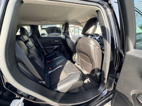 Used 2019 Jeep Cherokee Latitude Plus w/ Cold Weather Group AWD/4WD image 56