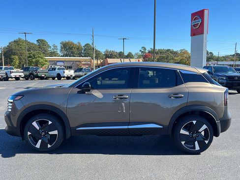 New 2026 Nissan Kicks SR w/ SR Premium Package image 8