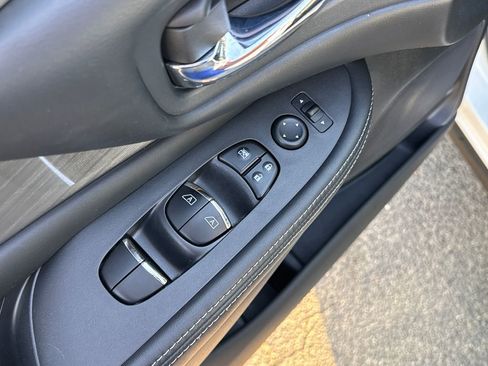 Used 2018 Nissan Murano Platinum image 9