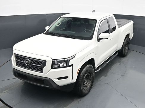 Used 2024 Nissan Frontier SV RWD image 14