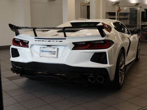 Used 2024 Chevrolet Corvette Stingray Preferred Conv w/ 2LT RWD image 10
