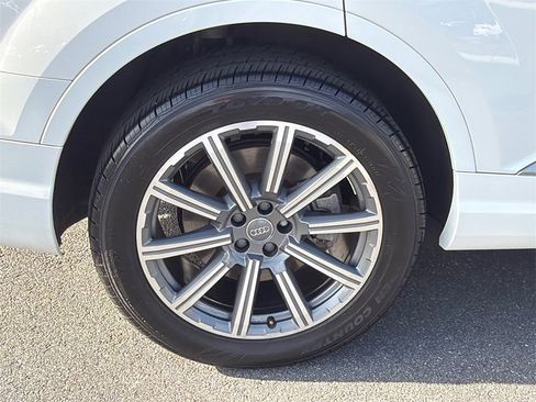 Used 2018 Audi Q7 3.0T Prestige w/ Prestige Package image 17