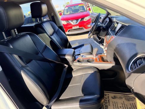 Used 2017 Nissan Pathfinder Platinum w/ Family Entertainment Package image 13