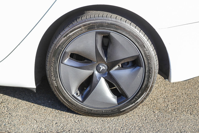 Used 2018 Tesla Model 3 Long Range AWD/4WD image 9