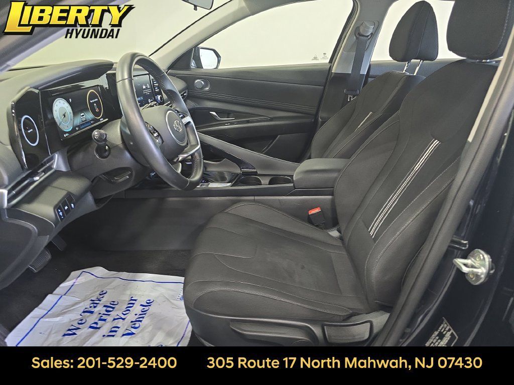 Certified 2022 Hyundai Elantra SEL w/ Convenience Package FWD image 9