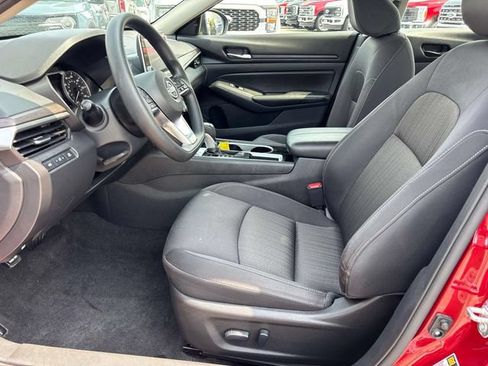Used 2024 Nissan Altima 2.5 SV FWD image 12