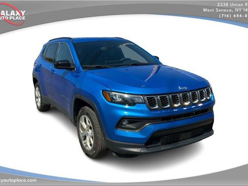 Used 2024 Jeep Compass Latitude AWD/4WD image 3