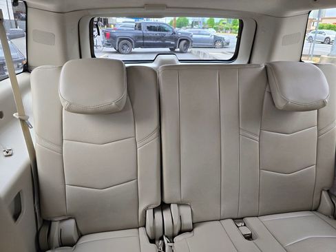 Used 2015 Cadillac Escalade ESV Luxury AWD/4WD image 12