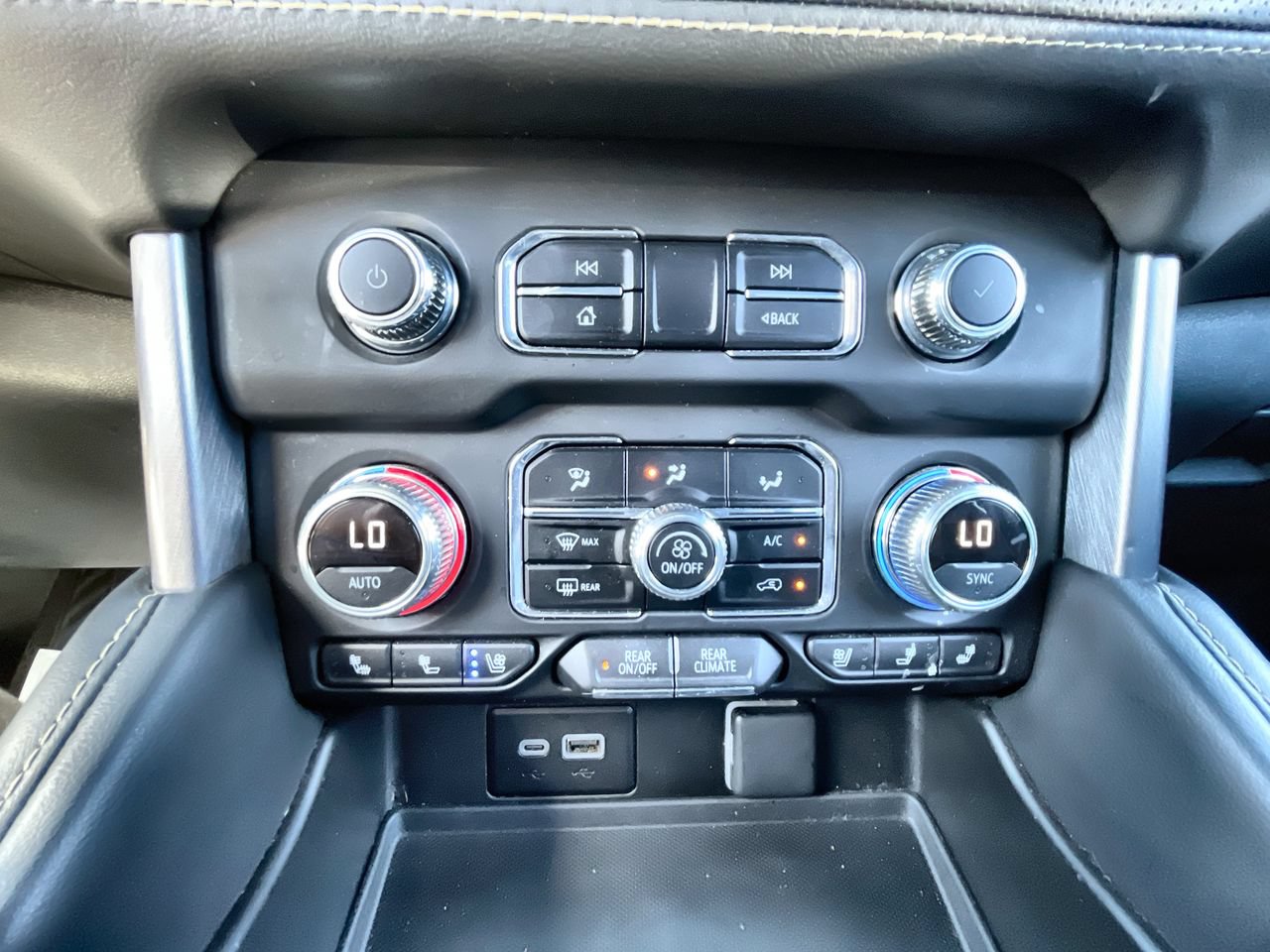 Used 2024 GMC Yukon SLT RWD image 18