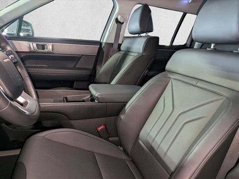 Used 2025 Hyundai Santa Fe SEL FWD image 16
