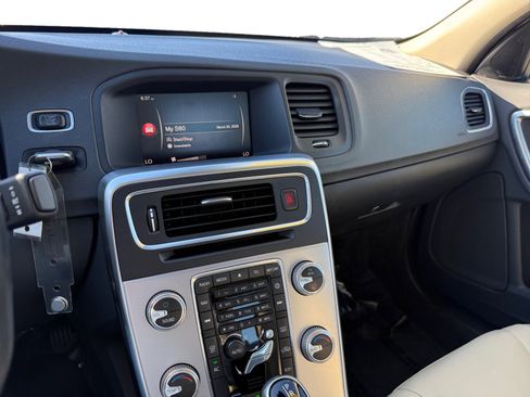 Used 2017 Volvo S60 T5 Dynamic image 12