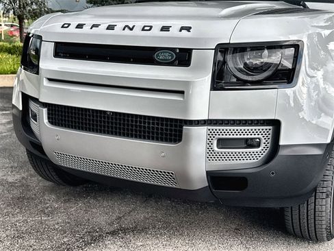 Used 2025 Land Rover Defender 110 S image 9