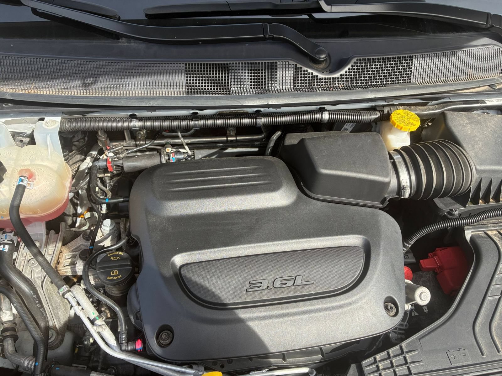Used 2025 Chrysler Pacifica Limited FWD image 28