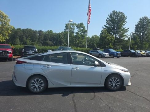 Used 2021 Toyota Prius Prime LE FWD image 9