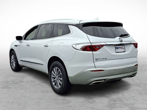 Used 2024 Buick Enclave Premium image 3