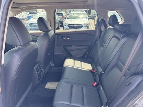 Used 2023 Nissan Rogue SV w/ SV Premium B Package image 12