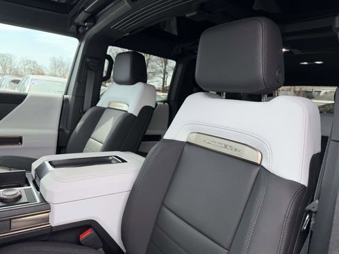 Certified 2024 GMC Hummer EV 2X w/ Extreme Off-Road Package AWD/4WD image 11