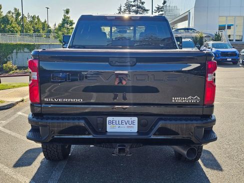 Used 2024 Chevrolet Silverado 2500 High Country w/ High Country Premium Package AWD/4WD image 4