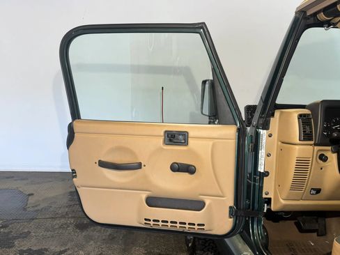 Used 2000 Jeep Wrangler Sahara AWD/4WD image 7