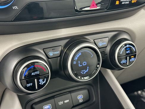 Used 2023 Hyundai Venue SEL image 15