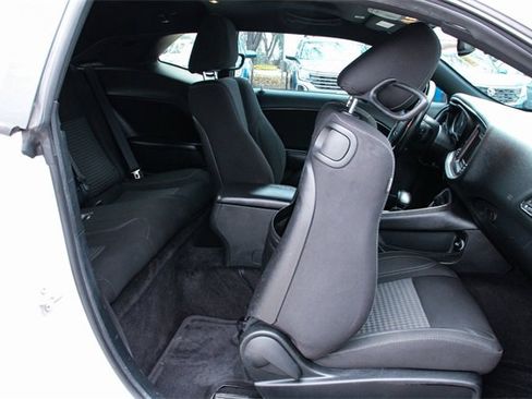 Used 2018 Dodge Challenger SXT image 31
