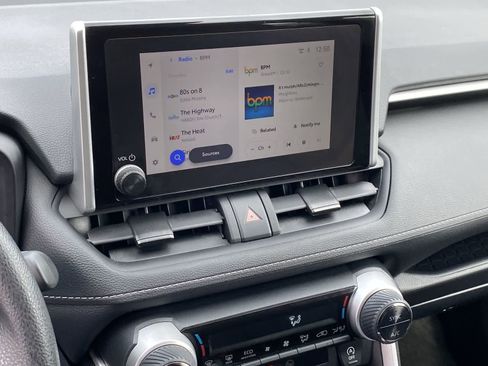 Used 2025 Toyota RAV4 XLE w/ Convenience Package image 30