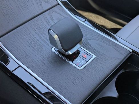 New 2026 Land Rover Range Rover Velar Dynamic SE image 9