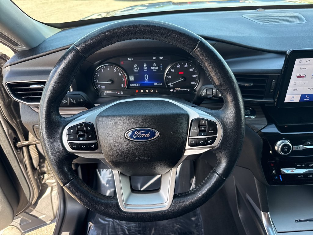 Used 2022 Ford Explorer Limited w/ Equipment Group 301A RWD image 15