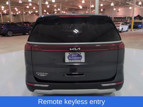 Used 2024 Kia Carnival LX FWD image 4