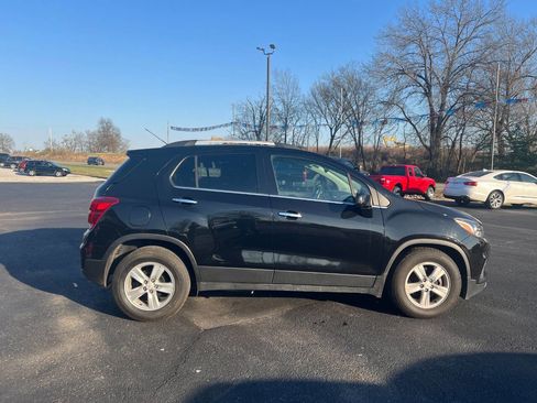 Used 2020 Chevrolet Trax LT w/ LT Convenience Package image 6
