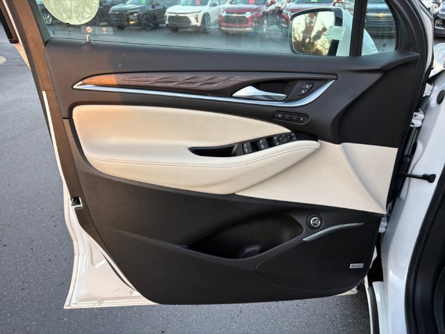 Used 2024 Buick Enclave Avenir w/ Avenir Technology Package AWD/4WD image 19