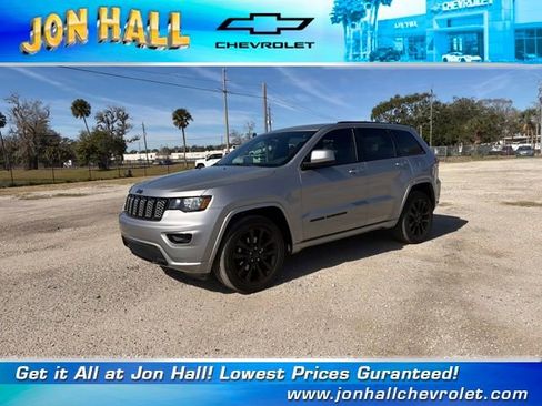 Used 2018 Jeep Grand Cherokee Altitude image 2