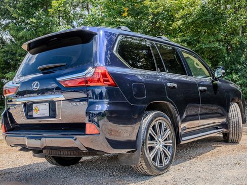 Used 2020 Lexus LX 570 4WD w/ Luxury Package image 5
