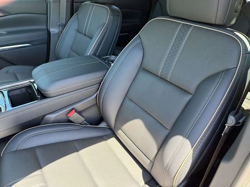 Used 2026 Chevrolet Traverse High Country FWD image 15