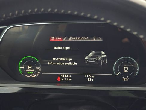 Used 2021 Audi e-tron Premium Plus w/ Premium Plus Package AWD/4WD image 29